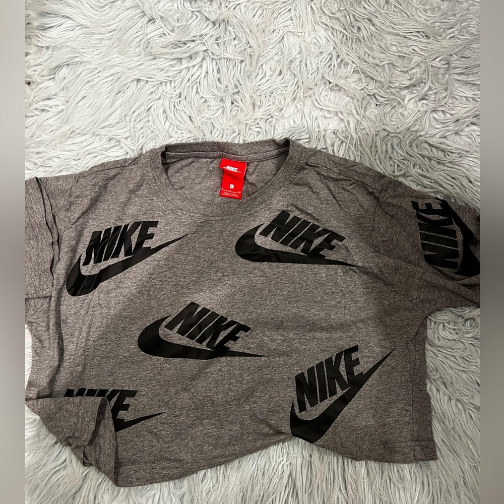 Women’s Small Nike Crop Top